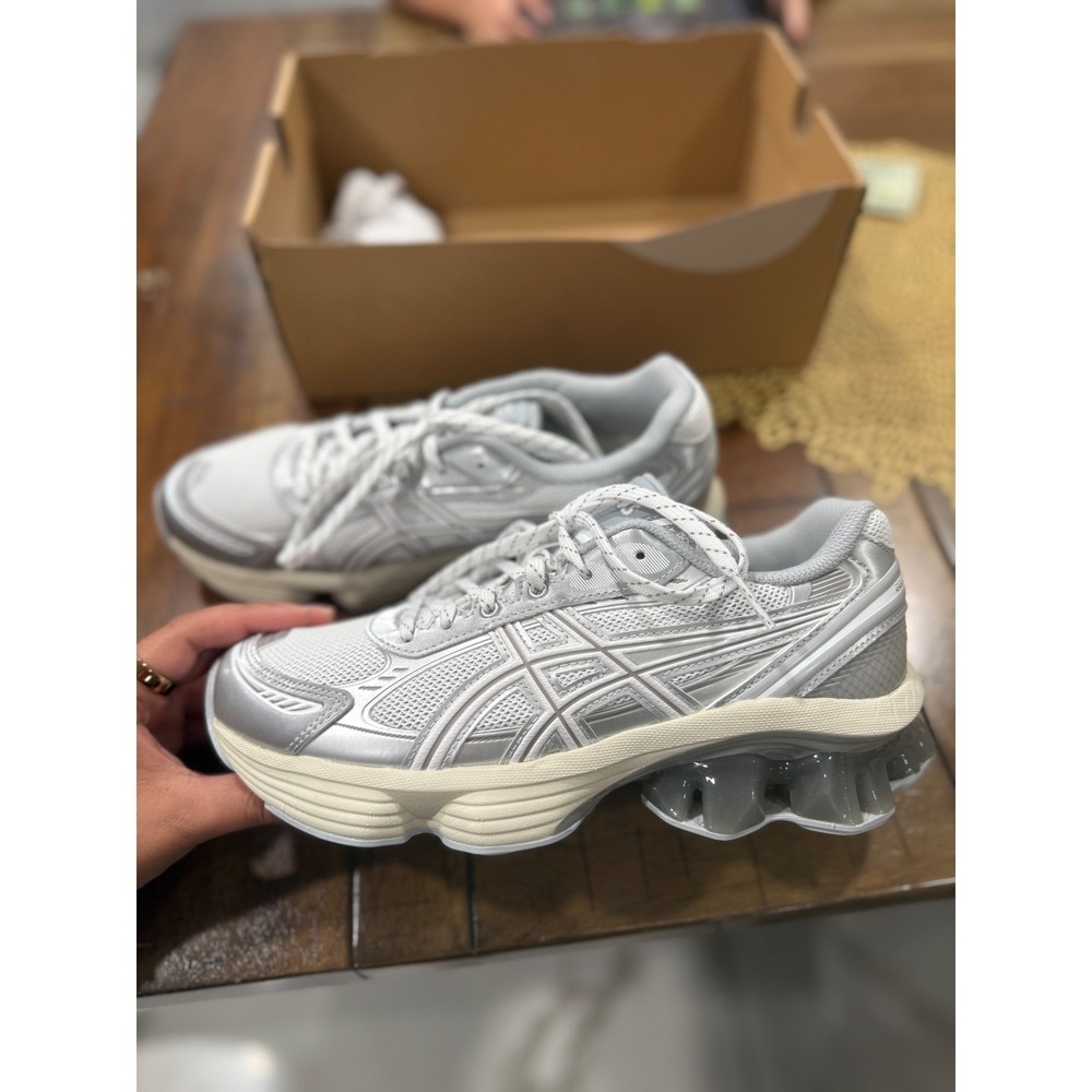 Asics Gel-Kinetic Fluent White Shoes 1203A591-101 Mens 6 Womens 7.5 NEW - Picture 3 of 5